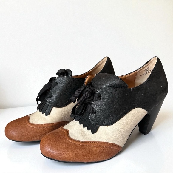 Retro Inspired Oxford Heels - Picture 1 of 8